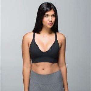 Lululemon 🍋 Seamlessly Plunge Bra